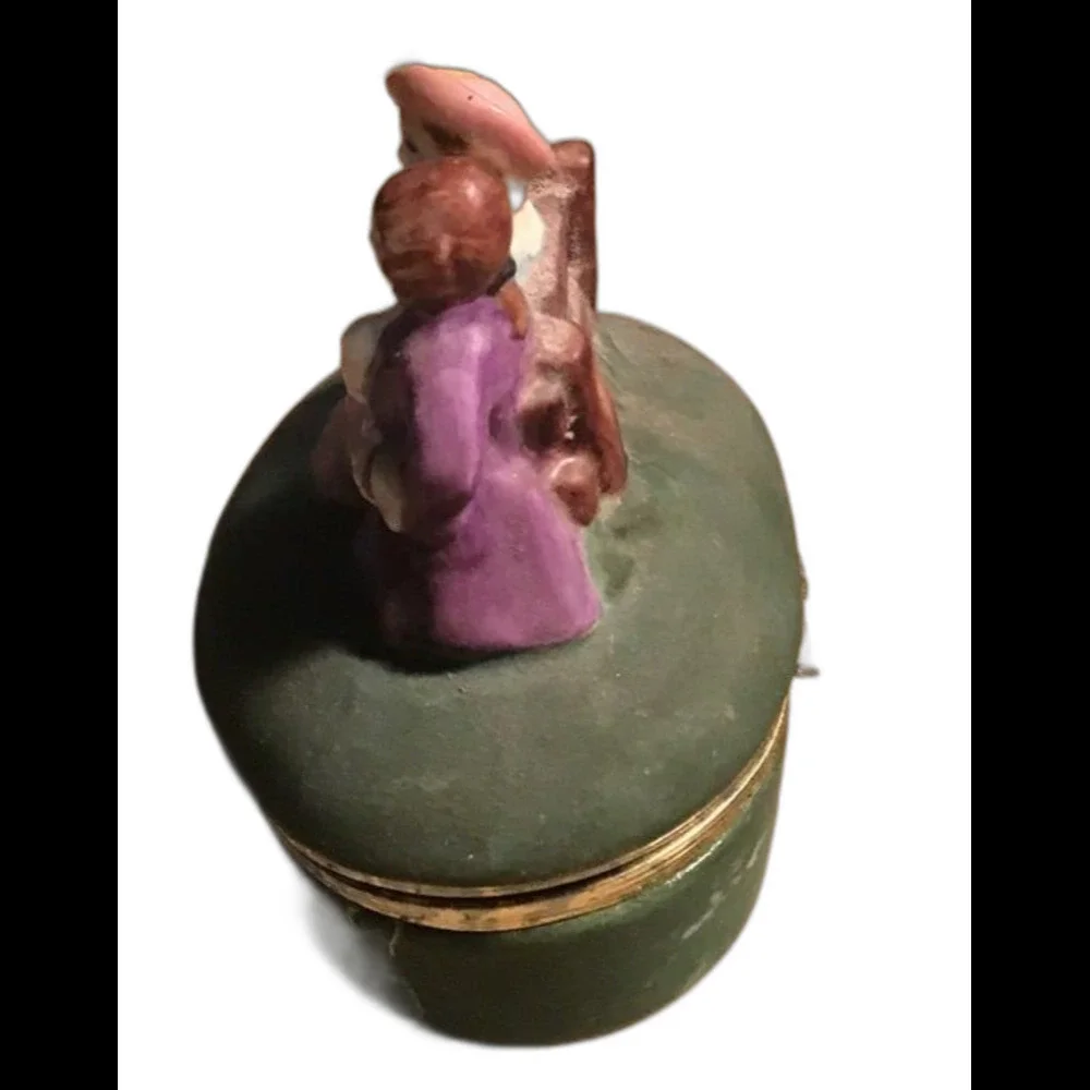 Vintage Victorian Courting Couple Hinged Trinket Box Green Porcelain Japan